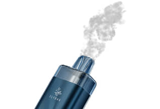 Dampf kommt aus dem Mundstück der Vape.